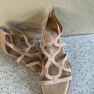 Womens size 6 wedge sandal BOC